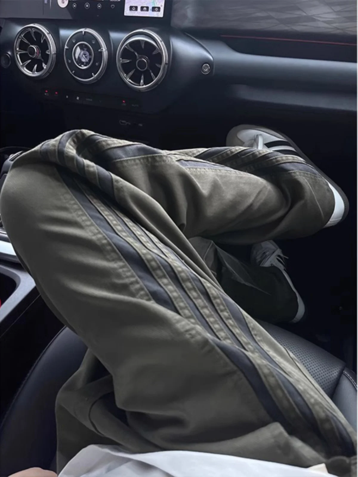 

Повседневные мужские брюки в полоску, спецодежда в стиле милитари, прямые длинные брюки, модный дизайн, чувственный эффект похудения, осенняя одежда