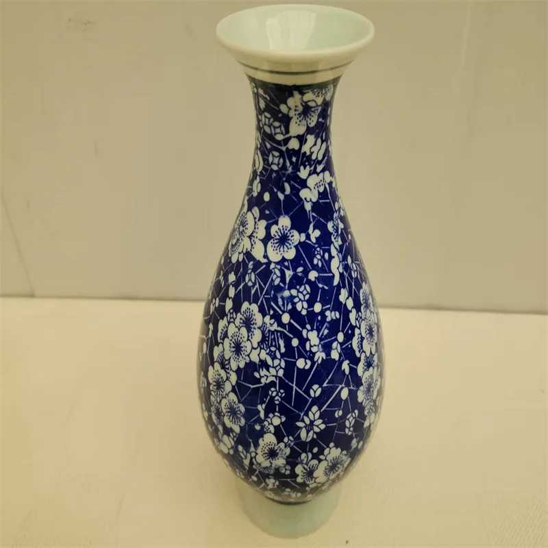 Old Porcelain vase from the Cultural Revolution period,Chairman Mao and Chiang Kai shek