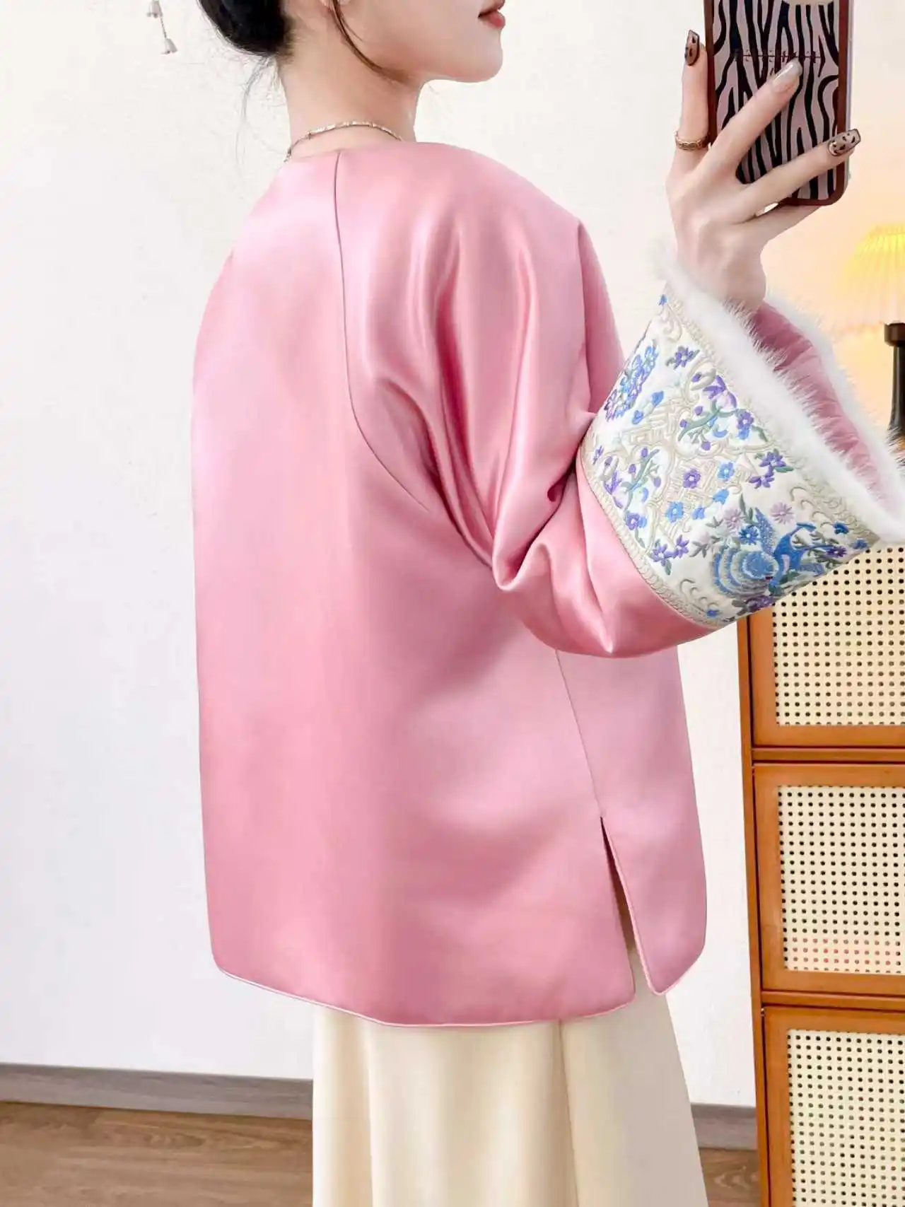 중국 스타일 산성 새틴 면 여성 겨울 고급 개인화 버튼 대형 사이즈 탕 의상...