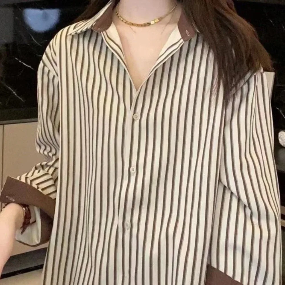 เสื้อเชิ้ตผู้หญิงคอวีลายทาง แขนยาว สีแอปริคอต/สีน้ำตาล สไตล์เกาหลี เสื้อสตรีทแวร์ลำลอง ปกเสื้อแบบปกเชิ้ต