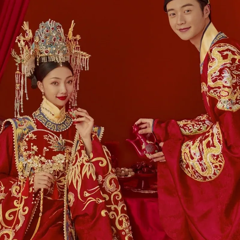 

A complete set of Han-style wedding dress for men new couple style phoenix crown and red Chinese clothing