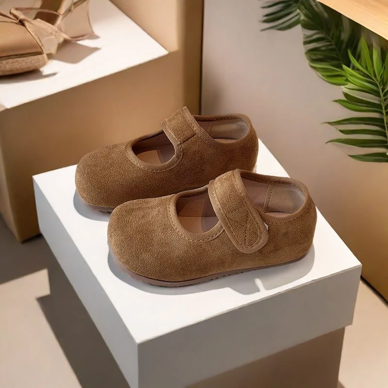 2025 جديد بنات الجلد المدبوغ حذاء مسطح لينة وحيد الاطفال أحذية نمط جديد بلون بسيط حذاء كاجوال للأطفال ربيع الخريف