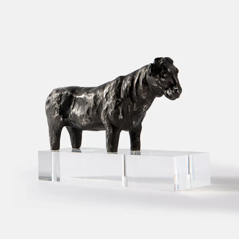 Creative cast iron cow ornament, modern and minimalist new Chinese style minimalist living room decoration