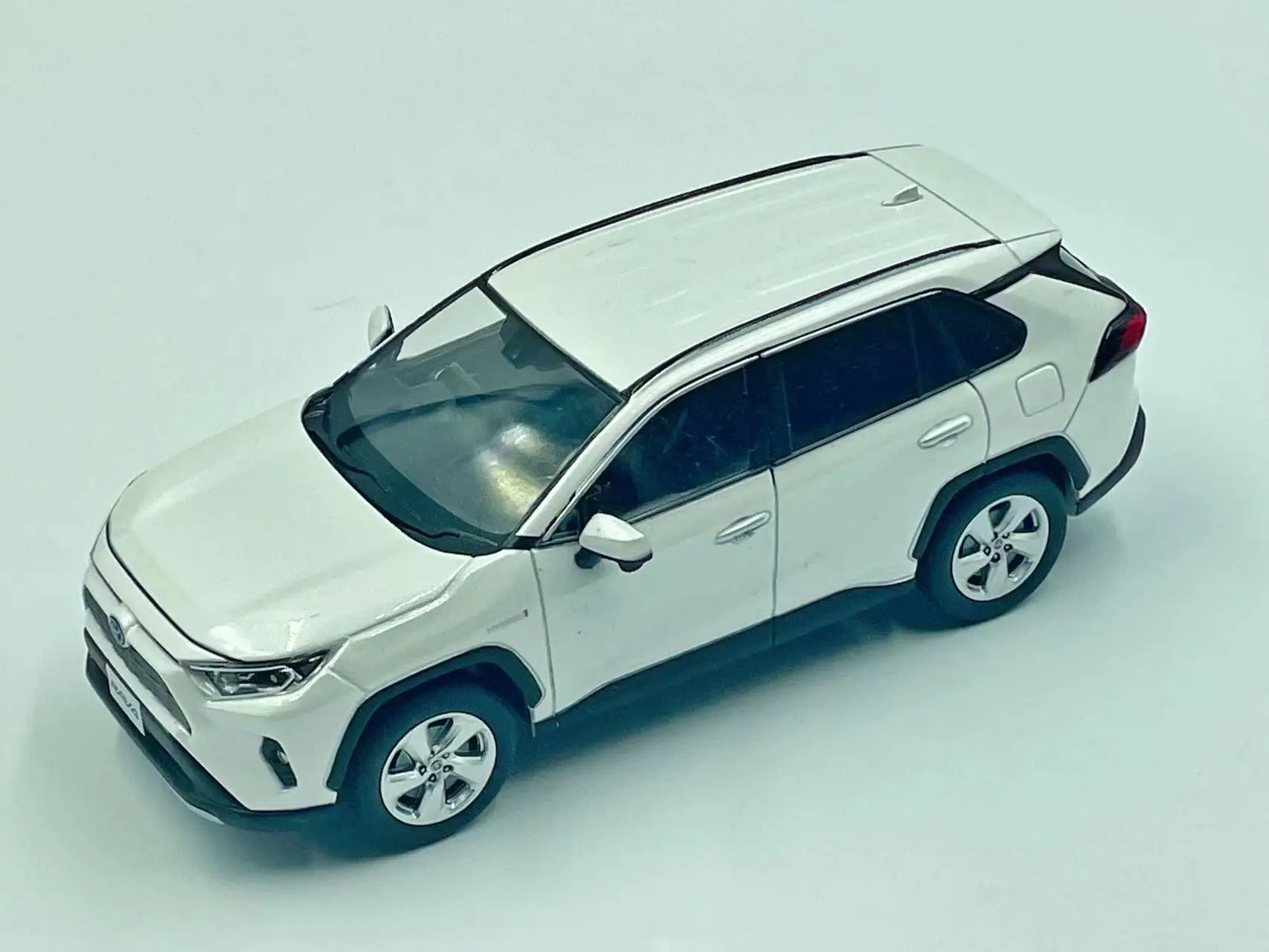 Original Factory 1:30 for RAV4 Limited Collection of die-cast alloy car decoration model toys