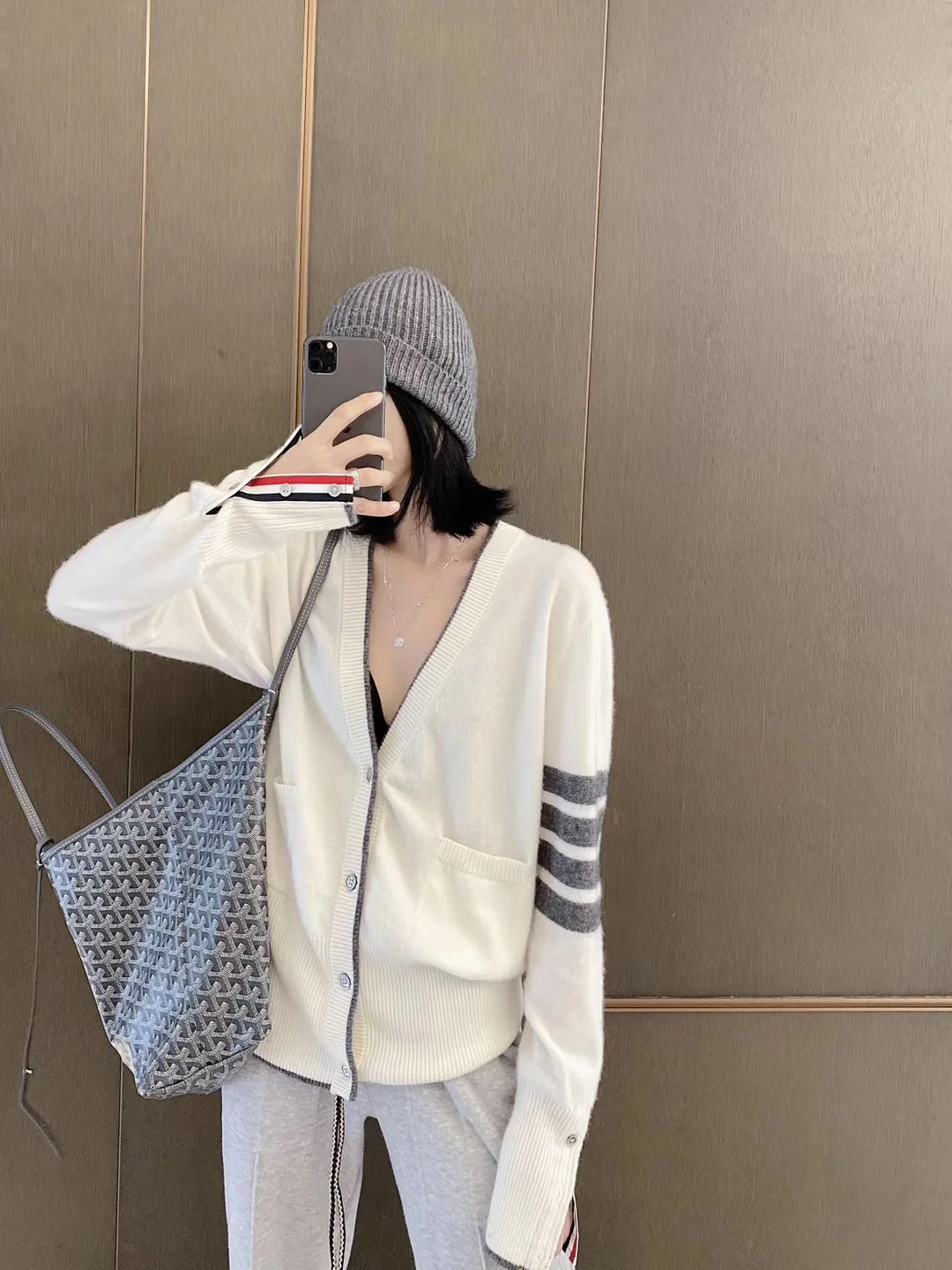 Camisola de caxemira com decote v feminina, cardigã casual, manga comprida, estilo TB, nova venda quente, outono e inverno
