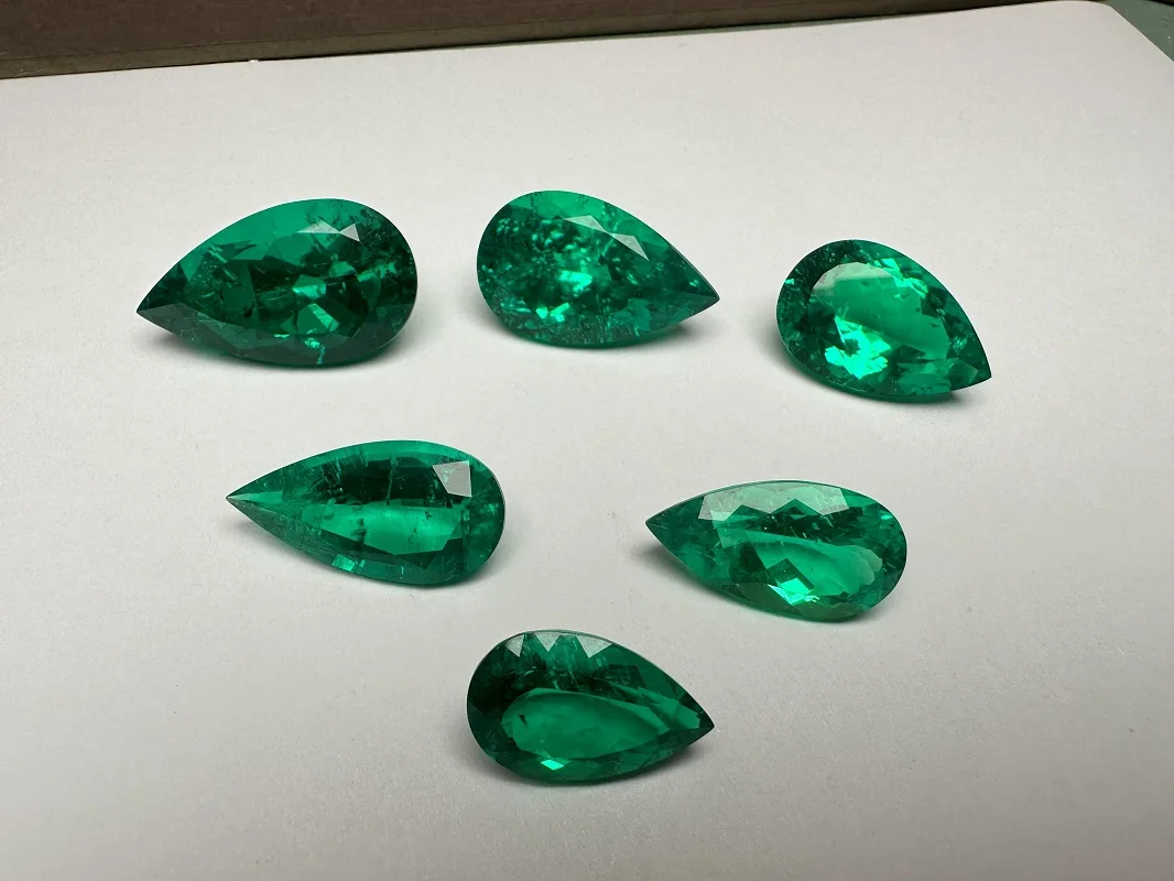 Lab Grown Columbia Emerald Pear Shape Size 8.0-25ct Hydrothermal Emerald with Inclusions Inside with AGL Certificate