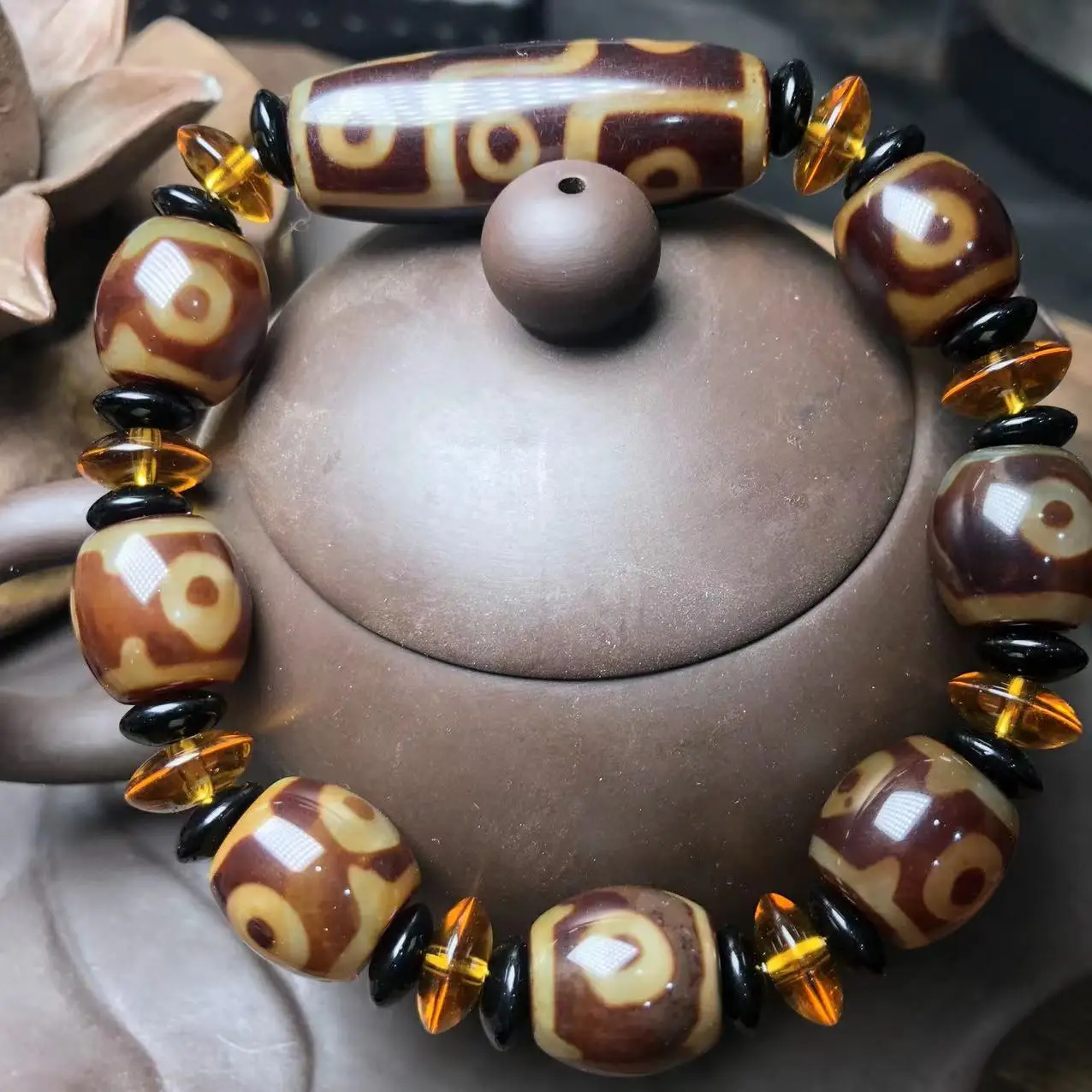 Wholesale of Tibetan agate three eye shiny pearl bracelets+Tibetan nine eye pearl antique pearl men's and women's bracelets