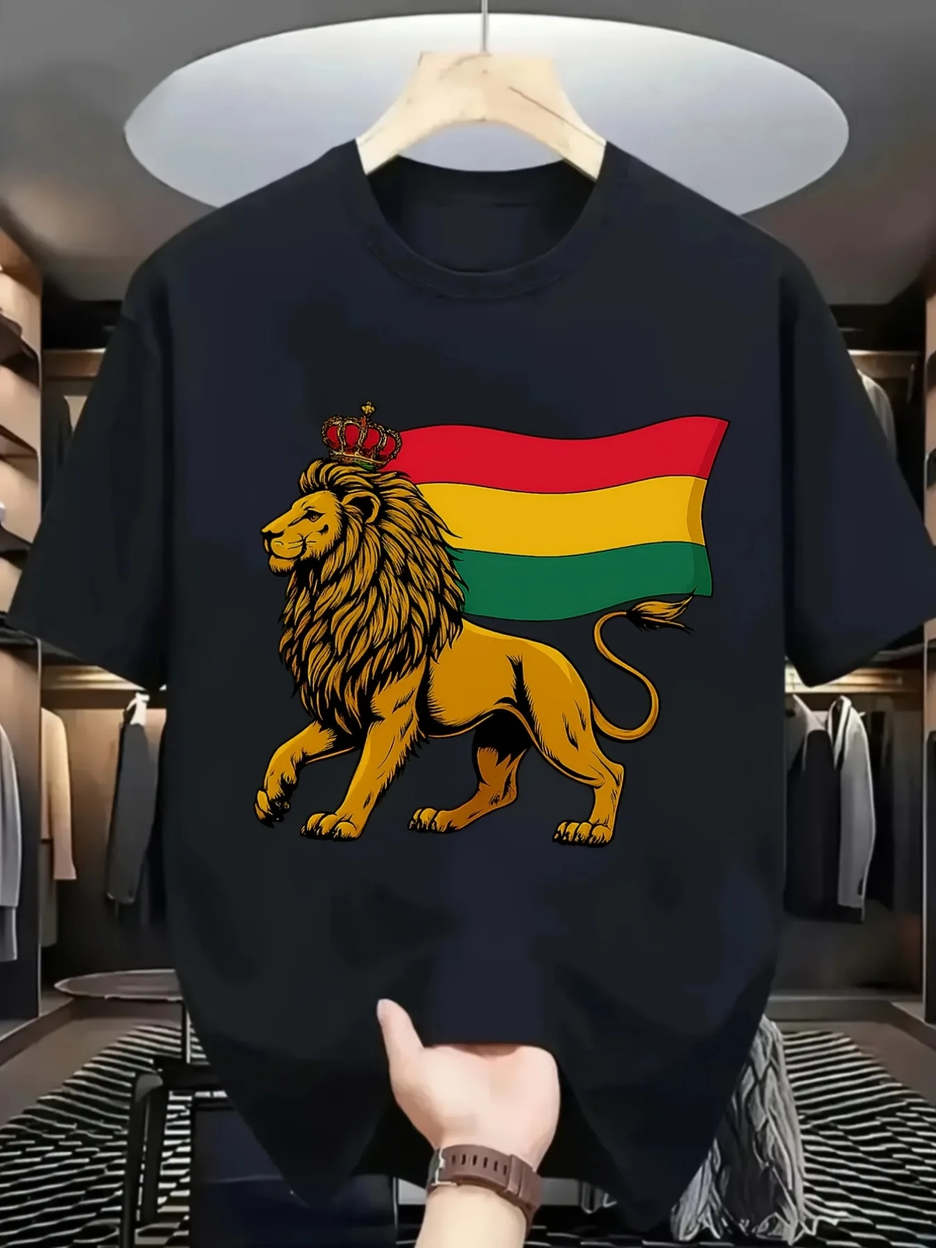 Men'S Lightweight T-Shirt with a Lion Crown Design, Perfect for Casual Wear During Halloween, Thanksgiving, And Christmas. It'S  And Has a Regular Fit with Short Sleeves