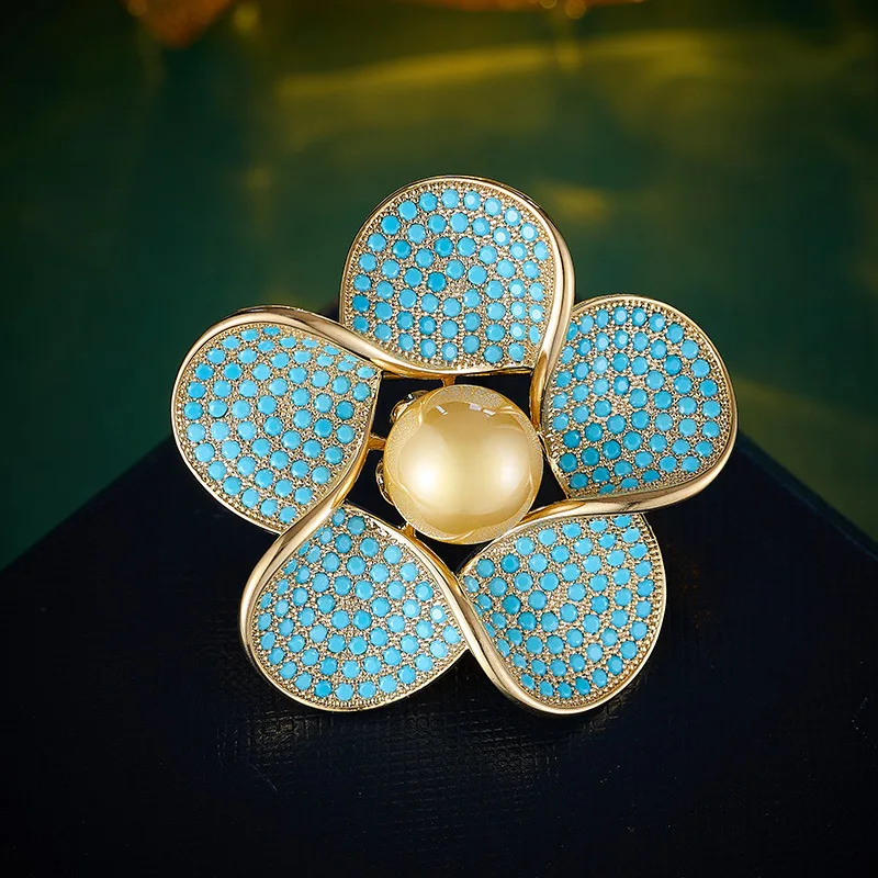 Broches de perlas elegantes con flor turquesa de lujo para mujer, traje de diseño exquisito de gama alta, chaqueta, accesorios para banquete, Pin para mujer