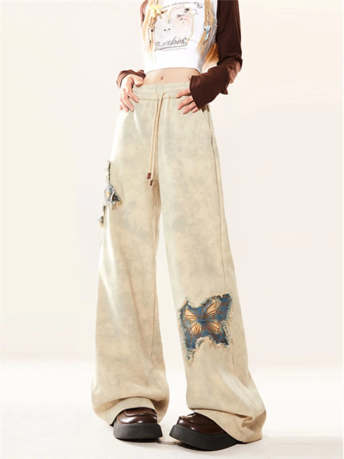 

Женские повседневные спортивные брюки большого размера в американском стиле с вышивкой, универсальные, в стиле ретро, с широкими прямыми штанинами, цвет пустыни.