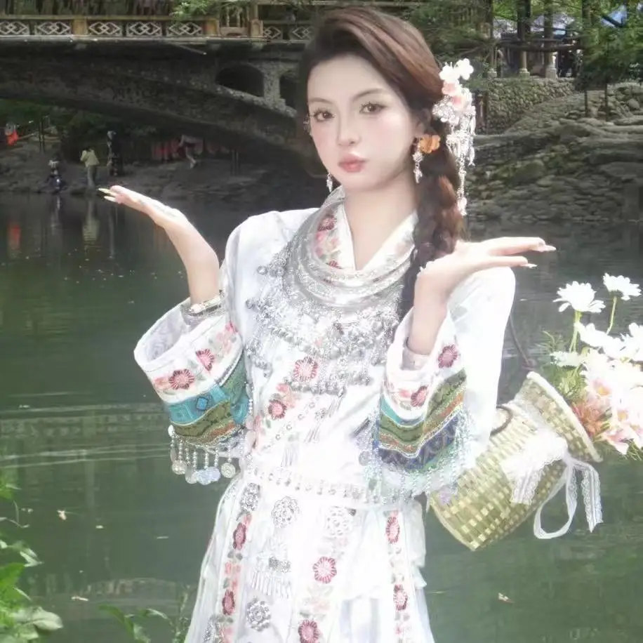

White Embroidery Hmong Costume Women's Traditional Chinese Tujia Ethnic Clothing Carnival Party Cosplay Costume Niche Dress