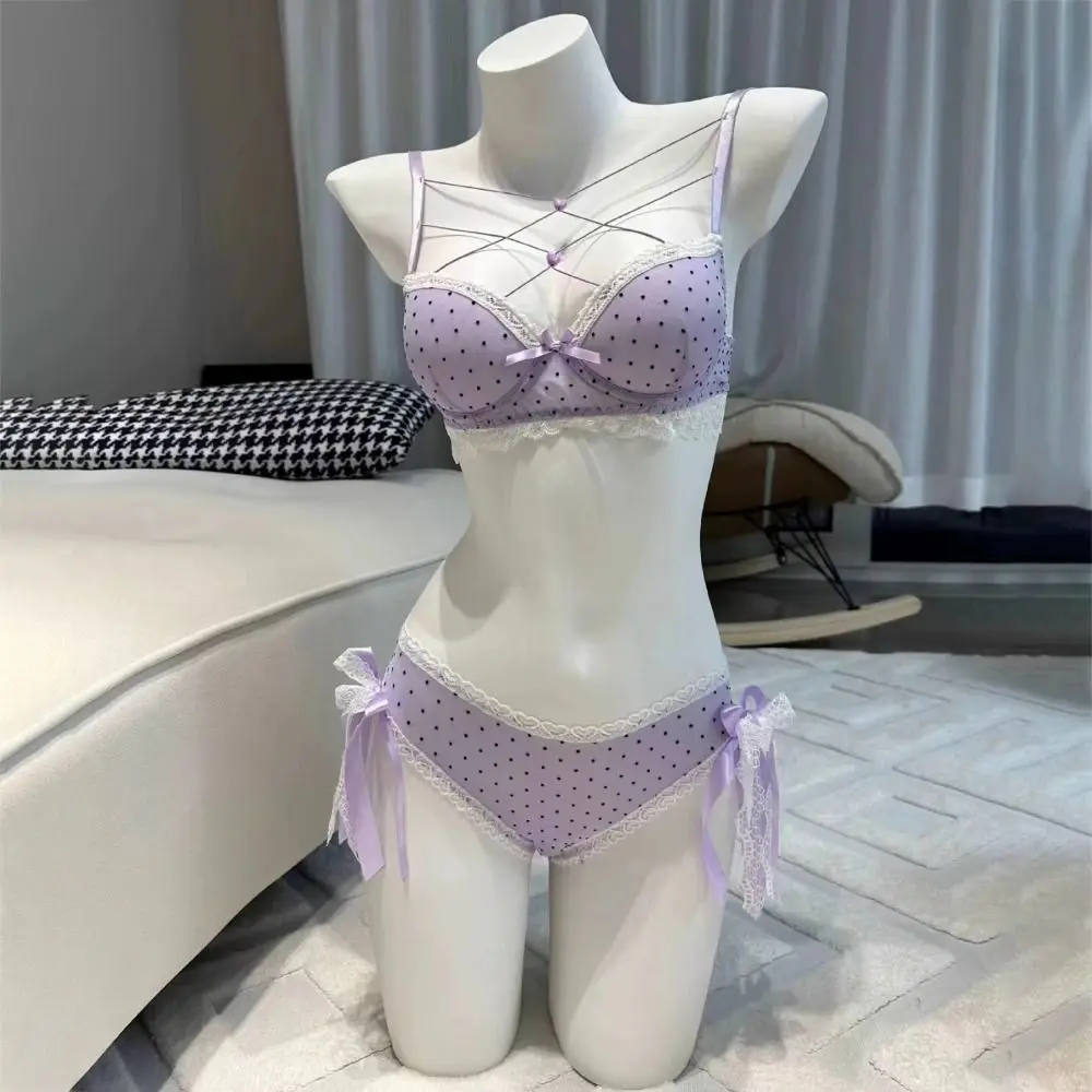 

Комплект кружевного белья с красивыми точками и бантиками в форме сердца: бюстгальтер пуш-ап и трусики на шнуровке для романтических вечеров