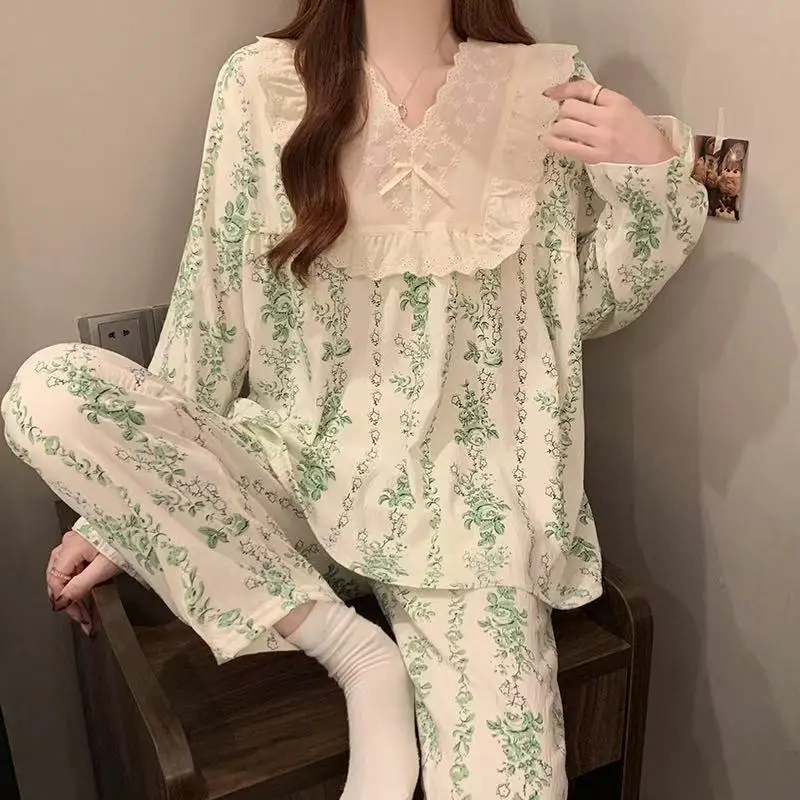 ชุดนอนผู้หญิง ชุดลำลอง ผ้าคลาวด์คอตตอน ชุดนอนฤดูใบไม้ผลิ เสื้อเชิ้ตลูกไม้สไตล์เจ้าหญิง+กางเกง 2 ชิ้น