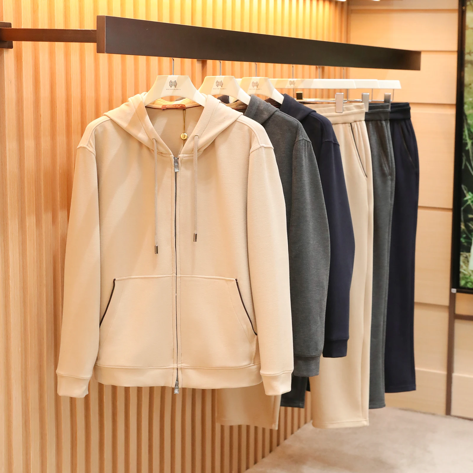 

Итальянский люксовый мужской трикотажный комплект: повседневный свободный крой, удлиненный худи и брюки из смесовой шерсти, в стиле преппи, осенняя новинка