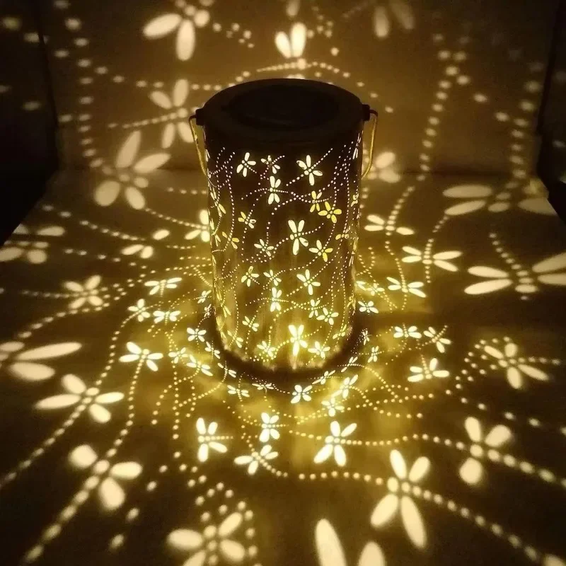 สร้างสรรค์ใหม่พลังงานแสงอาทิตย์ Dragonfly โคมไฟกระบอกเหล็ก Hollow กันน้ํากลางแจ้ง Courtyard ตกแต่งโคมไฟ