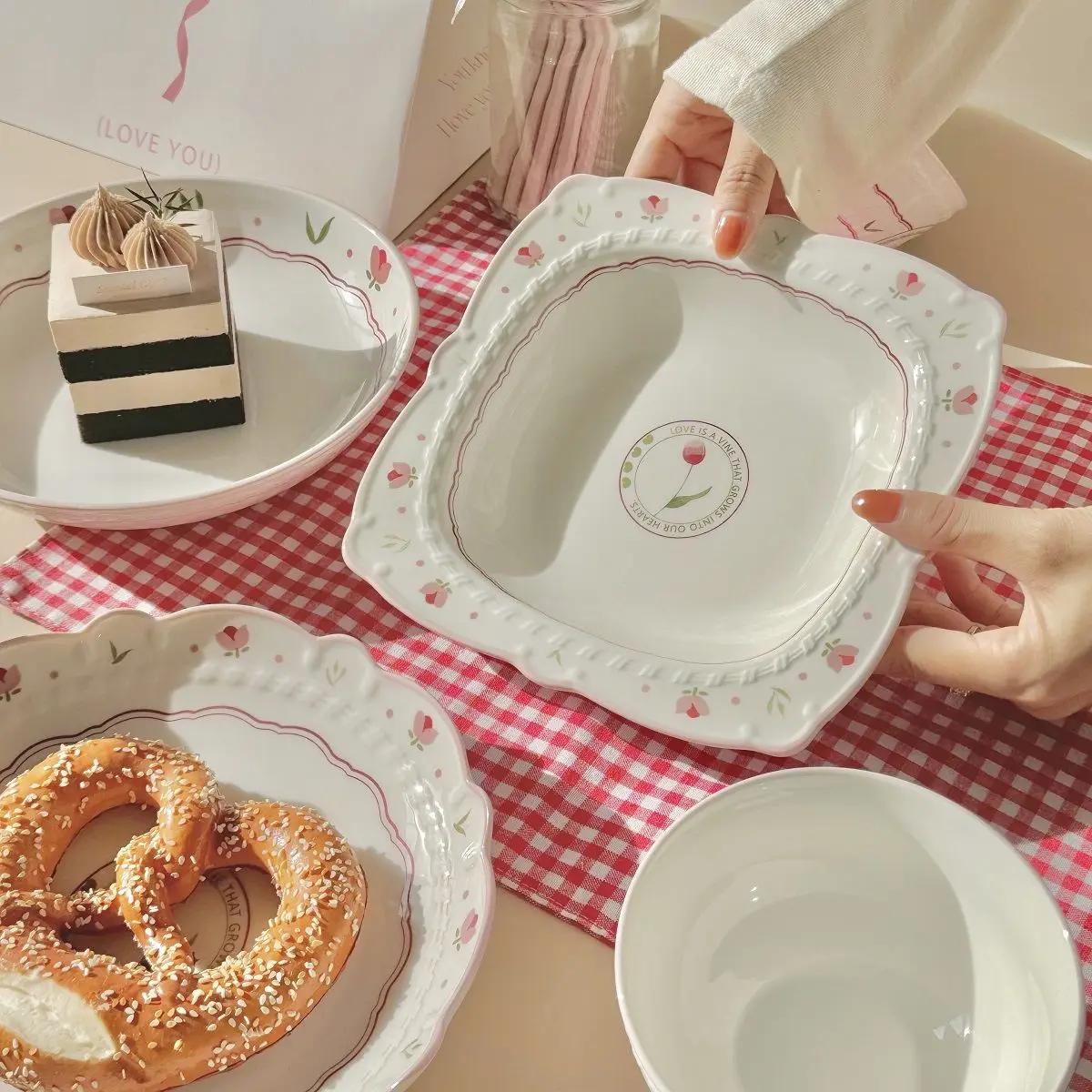 Assiette en céramique domestique, nouveau motif Floral, plats de dîner de couleur sous glaçure, lettre de Style chinois, vaisselle de fruits esthétique