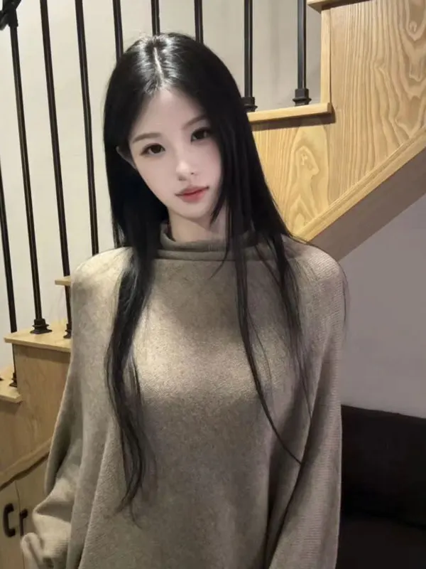 

Корейский высококачественный вязаный комплект из двух предметов: удлиненный свитер и брюки. Удобный осенне-зимний модный костюм для женщин.