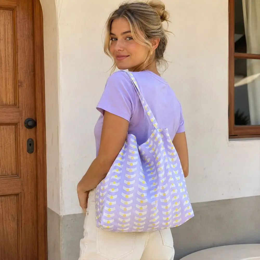Modische Tragetasche mit Polka-Dot-Muster, leichte Handtasche mit großem Fassungsvermögen, beidseitig verwendbare, weiche Schultertasche zum Einkaufen. – Detail 8