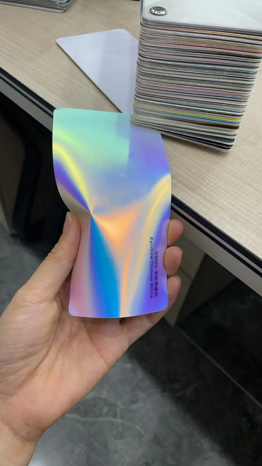 Rainbow Chrome White Stretchable Removable Easy to Install Air Release Premium PET Car Wrap Auto Vinyl High-Quality