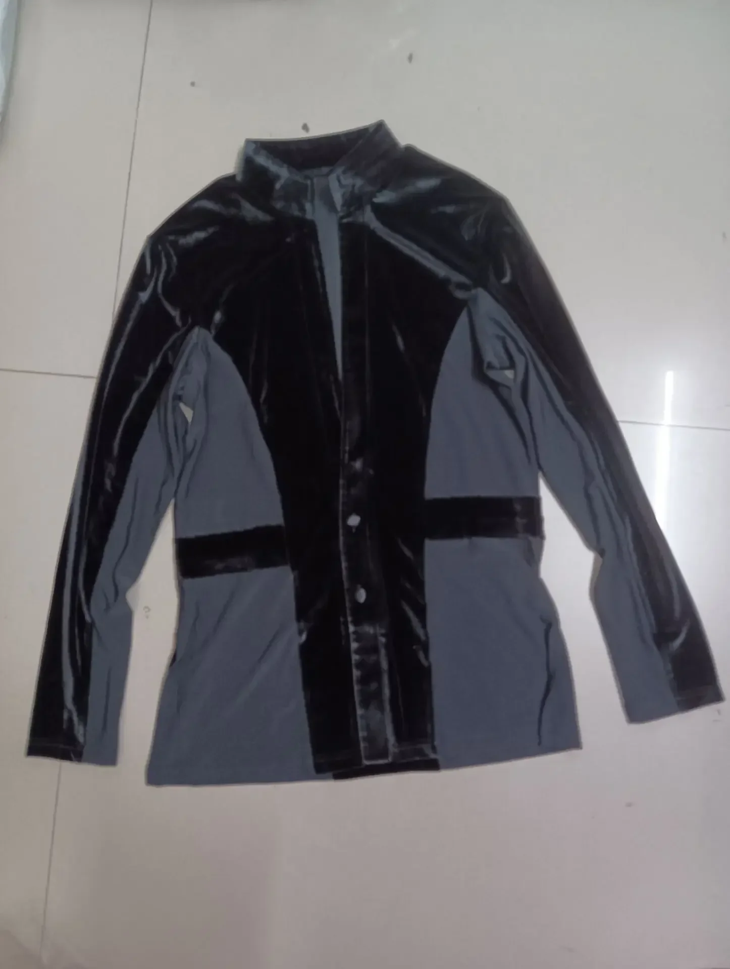 Męska koszula do tańca latynoamerykańskiego z dekoltem w serek, zdobiona dżetami, błyszcząca, na zawody, występy, do tańca towarzyskiego, tango, tańca nowoczesnego, odzież sceniczna DNV12054