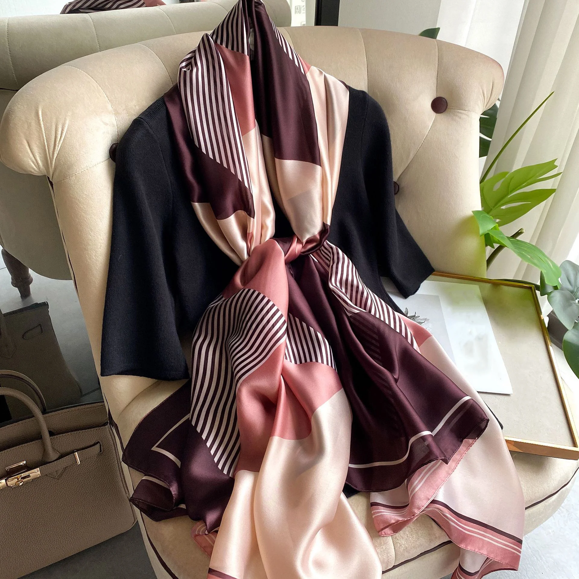 Elegant sun protection, air-conditioned room silk scarf, summer hot selling new geometric contrasting stripes, temperament shawl