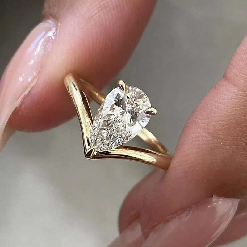 IGI Certified 1Ct EF/VS Pear Cut CVD&HPHT Lab Grown Diamond Solitaire Chevron Ring 14K Yellow Gold Elongated Diamond Ring
