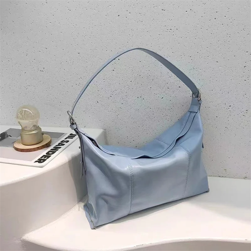 Bolsa de ombro grande versátil prateada para mulheres, couro macio, grande capacidade, bolsa casual Hobos, designer de moda, bolsas Y2K luxuosas, novas