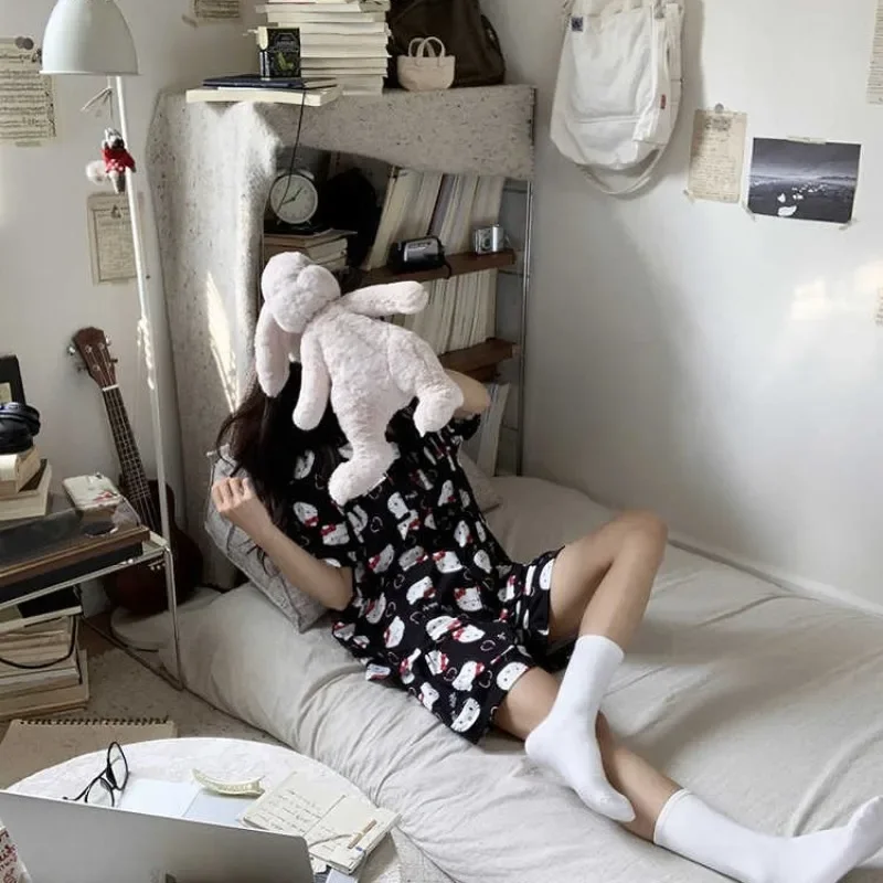 Conjuntos de pijamas negros con estampado de Hello Kitty para mujer, ropa de dormir para niñas, pantalones cortos de manga corta, pantalones, ropa de casa, traje para prendas de vestir exteriores de verano