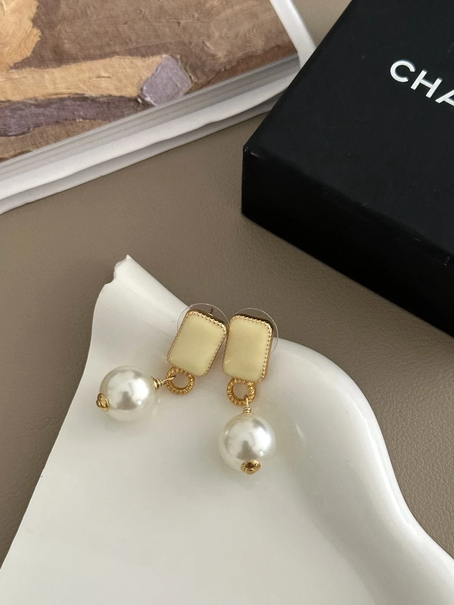 

Retro new fashion delicate autumn and winter fashion personality earrings