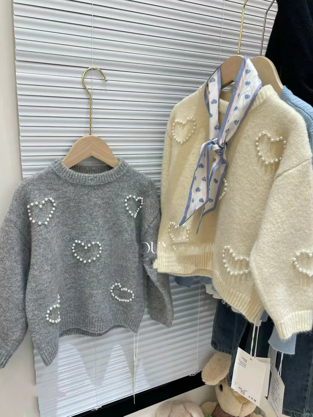 سترة الخريف للفتيات 2025 سترة محبوكة جديدة للخريف للفتيات الصغيرات سترة حب للربيع والخريف للأطفال