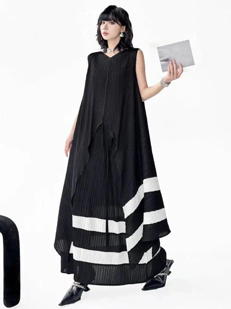 Women Black Striped Irregular Pleated Big Size Long Vest New V-collar Sleeveless Fashion Tide Spring Summer