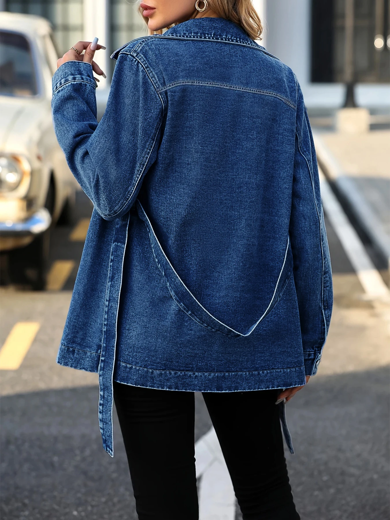 プラスサイズ女性用スリムフィットデニムジャケット、おしゃれなウエストシェイプデザイン、ウォッシュ加工の大きいサイズ女性用ジーンズジャケット