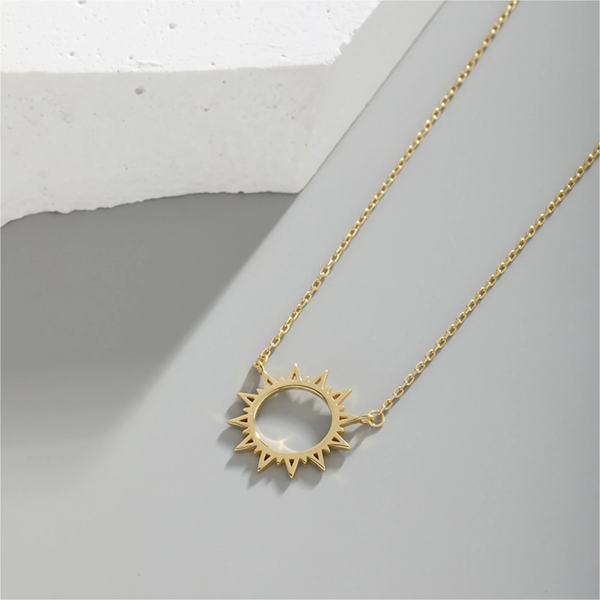 

Korean version Instagram niche design minimalist and versatile Sun God cross chain texture S925 pure silver necklace for women