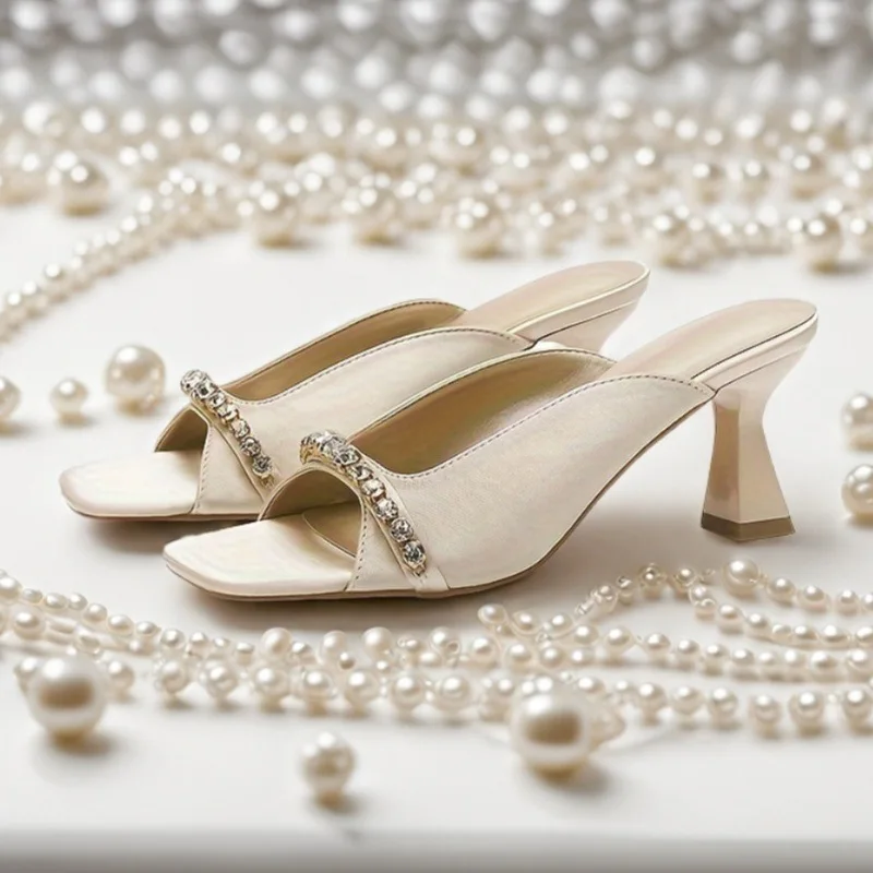 

Elegant Champagne Women Slippers 2025 Summer Fashion Sandals Female Luxury Design Rhinestone Decorative Dress Party Sandals