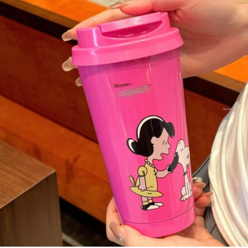 ในสต็อกหลายสีอะนิเมะ Snoopy แก้วกาแฟสแตนเลส 500ml ความจุสูง Kawaii น่ารักเดสก์ท็อปถ้วยเหมาะสําหรับของขวัญวันเกิด