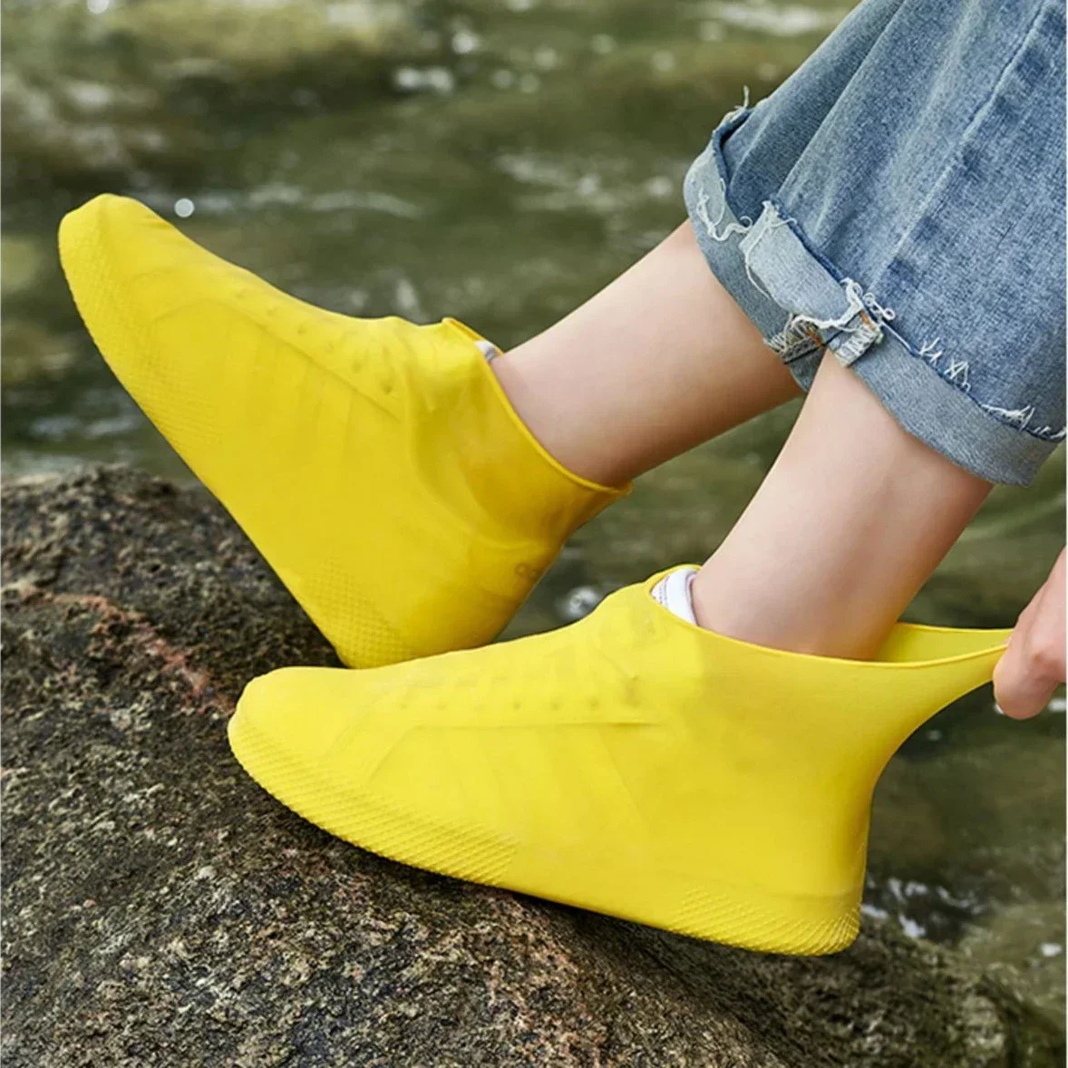 Outdoor Rainy Day Accessories Waterproof Shoe Covers Anti-Slip Rain Covers Sneakers Protector Thickened Silicone Shoe Cover