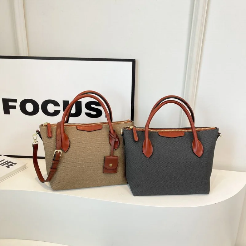 

Модная женская сумка через плечо из тонкой кожи. Модный дизайн и знаменитый долговечный вид. ​