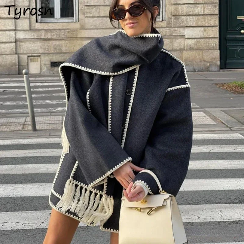 

Смешанные женские зимние пальто с шарфом и воротником, новые толстые теплые мешковатые шикарные европейские стильные уличные пальто с кисточками, модный дизайн Feminino