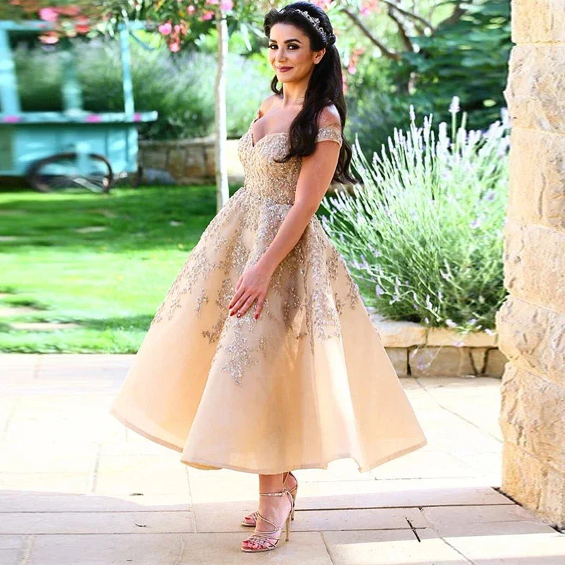 Sexy champanhe a linha chá-comprimento vestidos de baile fora do ombro querida ouro applique organza noite dess vestidos de festa