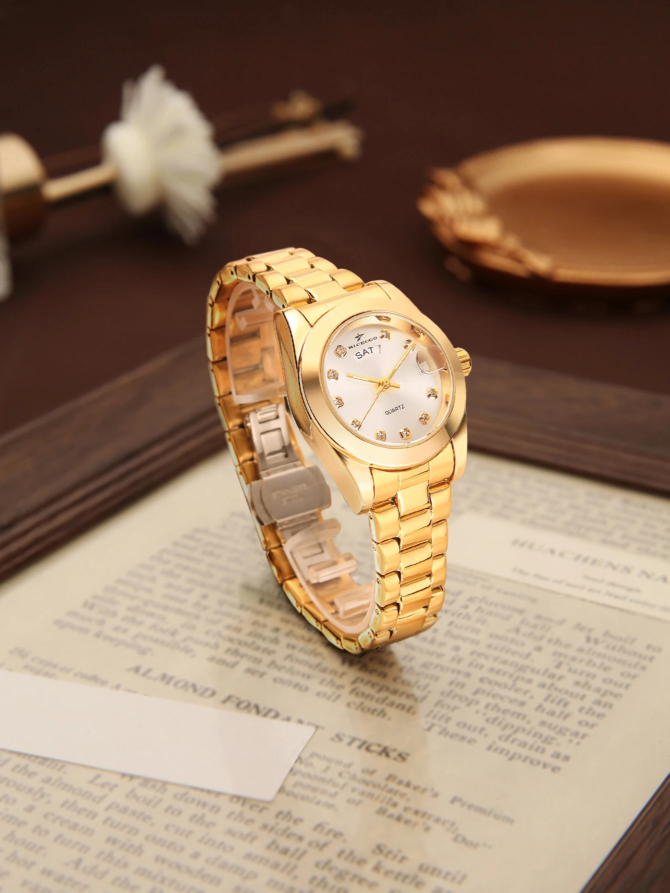 Ricecgo Gold-Plated Diamond-Encrusted English Watch with Exquisite Steel Band and Dual Calendar Display, Fashionable and Versatile Women's Wristwatch