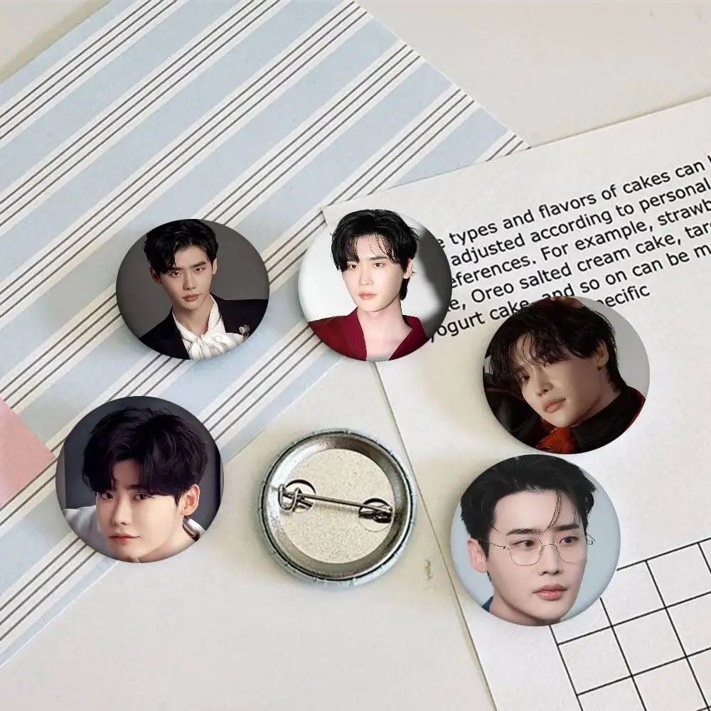 Actor Lee Jong Suk Round Badge Lapel Pin Backpack Clothing Jewelry Accessories Gift Brooch