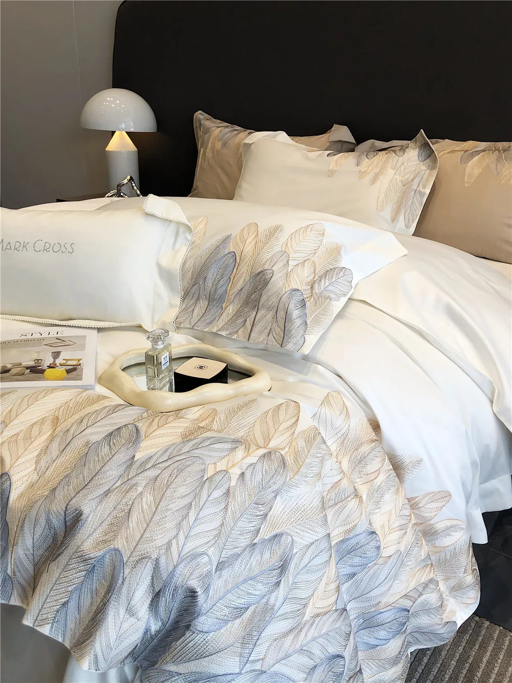 

Fashion, simplicity, luxury feather embroidery, 100 pieces of long-staple cotton bedding, four-piece cotton quilt cover.