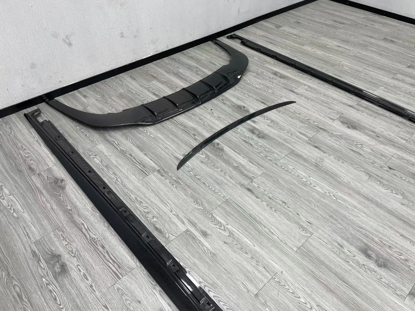 W12 Limited Edition Body Kit for Bentley Flying Spur Includes Side Skirts Spoilers Rear Wings; New Condition！ 5