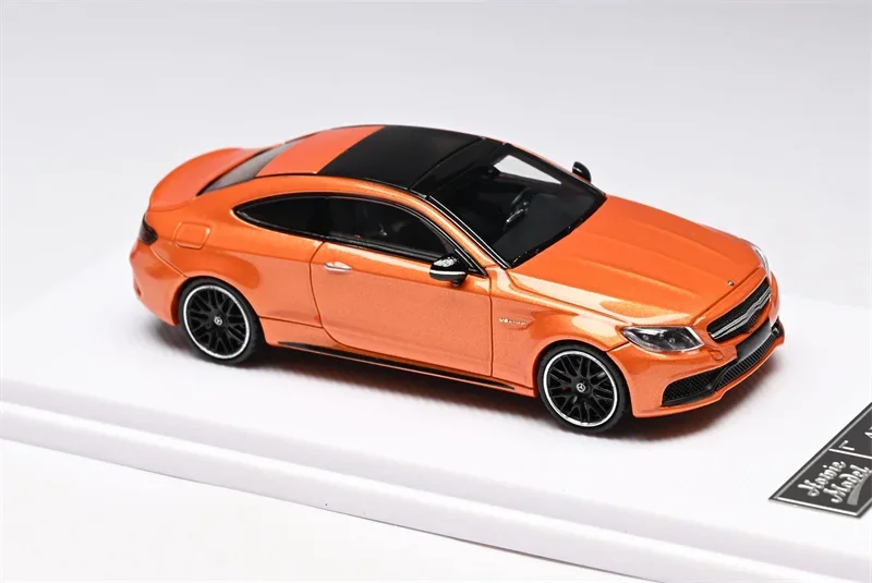 Howie Modello HM 1:64 C63 S Coupe W205 Sunset Orange Limited499 Modellino di auto pressofuso