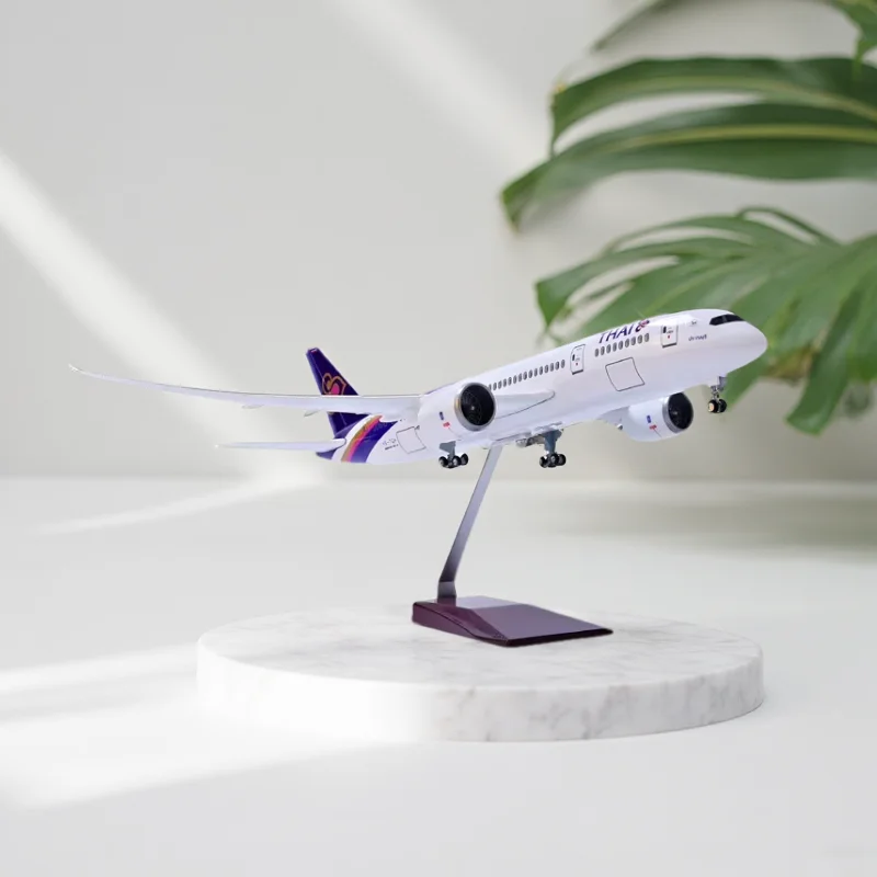 Model Airplane Plastic - เครื่องบินจำลองพลาสติกขนาด 1/130 ความยาว 47 ซม. รุ่น