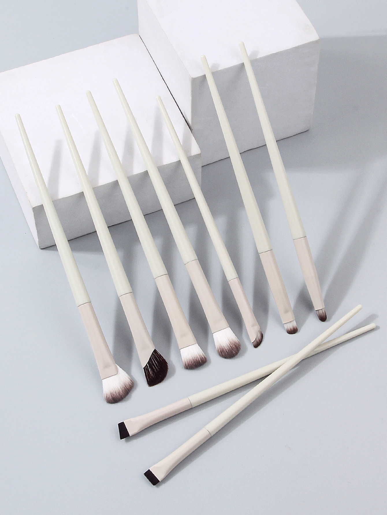 9-Piece Soft-Bristled Makeup Brush Set, Sickle-Shaped Eyeliner Brush, Eyeshadow Brush, Eye Detail Brush, Portable Makeup Tools