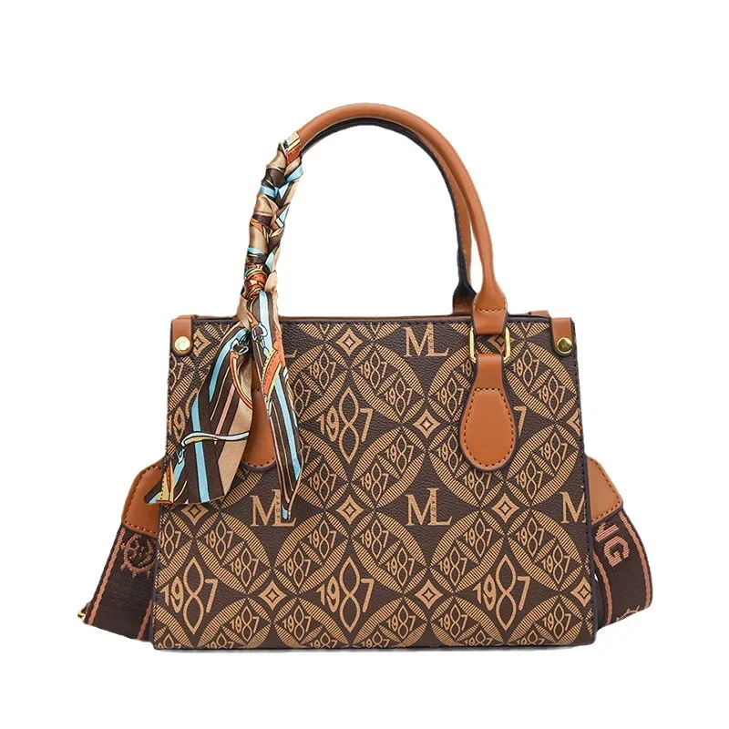 กระเป๋าโท้ททรงประติมากรรม 2025 SS กระเป๋าสะพายไหล่และสะพายข้างแบบปรับเปลี่ยนได้สำหรับผู้หญิง ใช้งานได้ทั้งกลางวันและกลางคืน ดีไซน์ทันสมัย