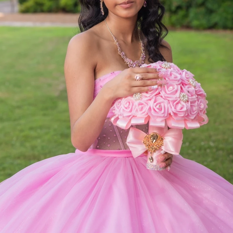 

Розовые платья для церемонии Quinceanera с открытыми плечами, украшенные цветами, бисером и кристаллами, из тюля, с корсетом, для вечеринки, дня рождения, на 16-летие, платья на 15-летие