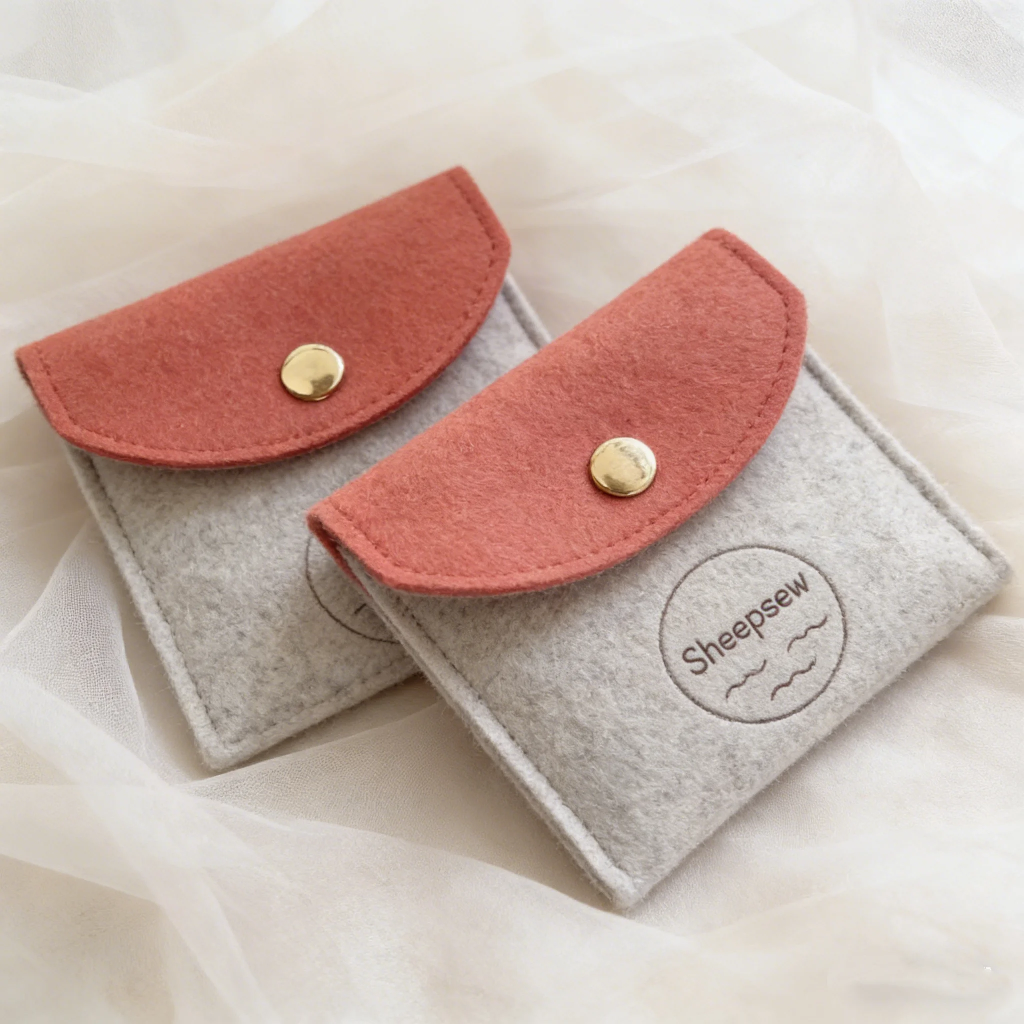 

50Pack Cream Beige Microfiber Packaging Snap Pouches Custom Logo Makeup Earrings Rings Trinkets Storage Button Bag Best Gift For