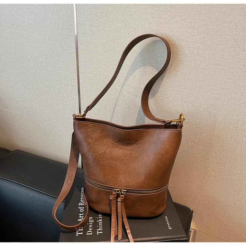 

Large Capacity Retro Bag Versatile Casual Shoulder Bag Textured PU Leather Crossbody Bag Korean Style Women's Commuting Bag